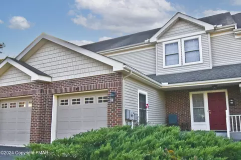 45 Oak Leaf Ln, East Stroudsburg, PA 18301