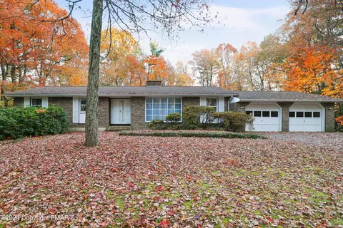 107 Ridge Ct, Saylorsburg, PA 18353