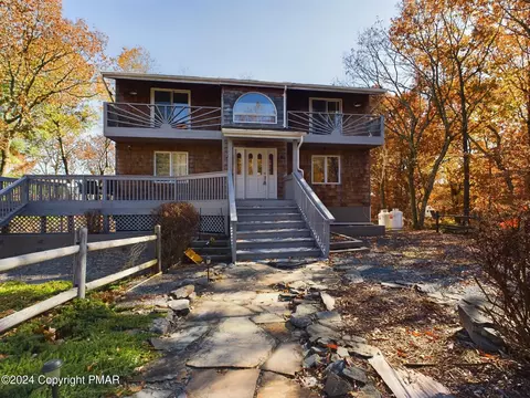 120 Bellingham Dr, Bushkill, PA 18324