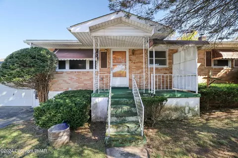 999 N Manhattan Ct, Hazleton, PA 18201