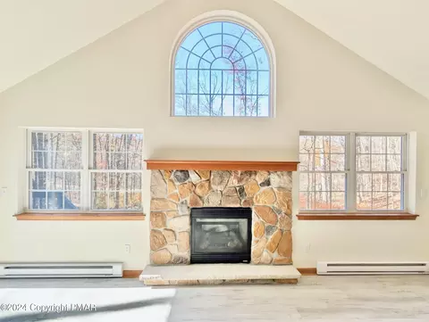 143 Cornwall Pl, Bushkill, PA 18324 photo 6