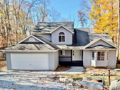 143 Cornwall Pl, Bushkill, PA 18324