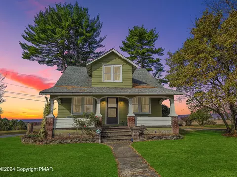 1307 Bangor Rd, Nazareth, PA 18064