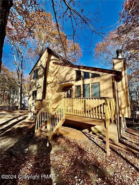 4340 Pine Ridge Dr, Bushkill, PA 18324