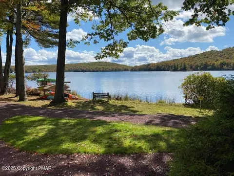 63 Midlake, Lake Harmony, PA 18624