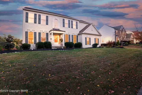 1780 Applewood Dr, Orefield, PA 18069