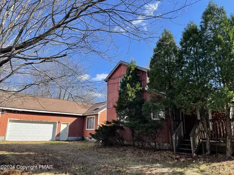 219 Hornbeam Ct, Long Pond, PA 18334