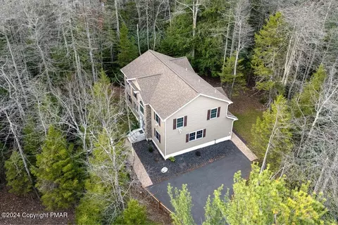 1120 Sioux Ct, Long Pond, PA 18334