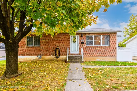305 Chestnut St, Freemansburg, PA 18017
