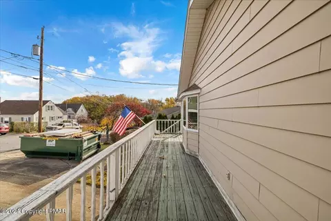 201 E Mary St, Old Forge, PA 18518 photo 5