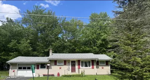 210 Sutton Pl, Pocono Summit, PA 18346