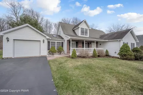 307 Golden Oaks Dr, White Haven, PA 18661