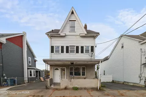 1067 W Wilkes Barre St, Easton, PA 18042