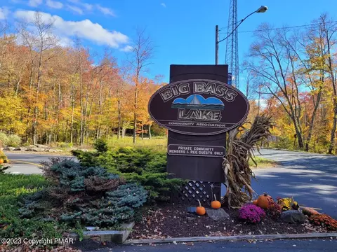 5 Cherry Ct, Clifton Township, PA 18424