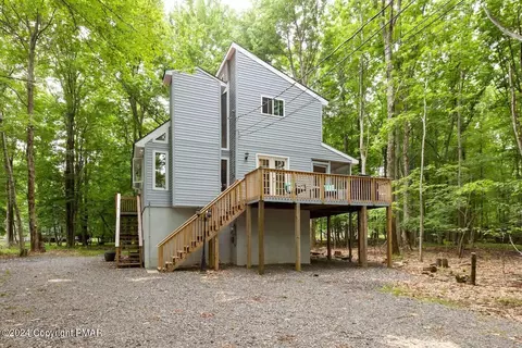5145 Hummingbird Dr, Pocono Summit, PA 18346