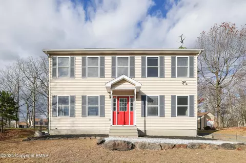 316 Sunrise Dr, Henryville, PA 18332