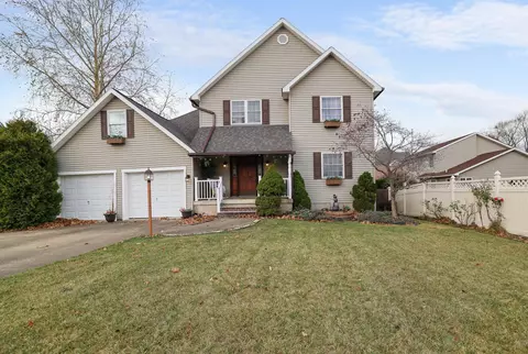 15 Donald Ct, Wilkes Barre, PA 18702
