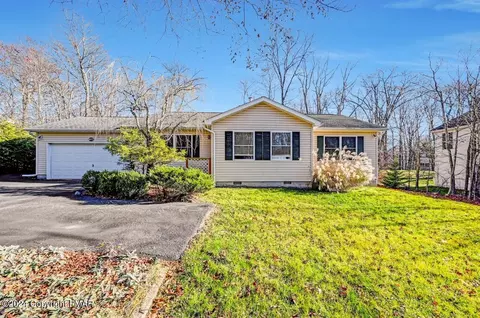 5177 Iroquois St, Tobyhanna, PA 18466