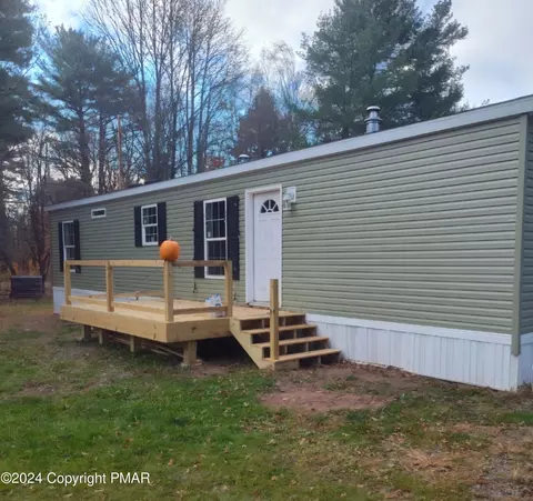 308 Campstead Cir, Blakeslee, PA 18610