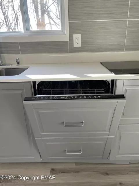 Kitchen - 2204 Exeter Ct, Bushkill, PA 18324 photo 5 of 5