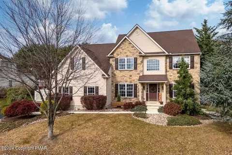 424 E Beil Ave, Nazareth, PA 18064