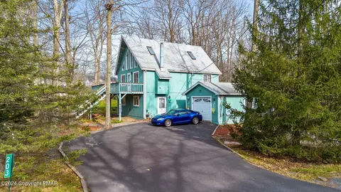203 Coach Rd, Tobyhanna, PA 18466