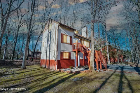 212 Sandlewood Dr, East Stroudsburg, PA 18301