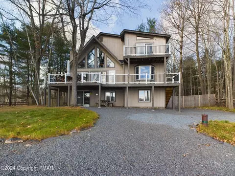 178 N Arrow Dr, Pocono Lake, PA 18347