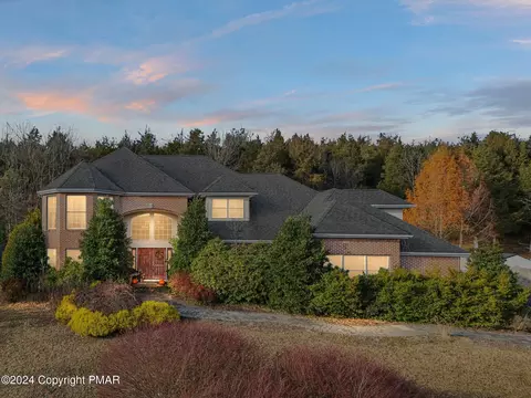 133 Old Kettle Ct, Stroudsburg, PA 18360