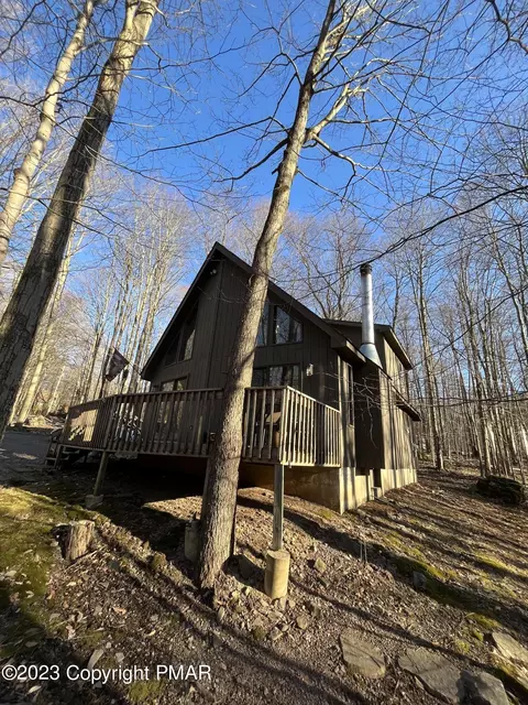 204 Wechquetank Dr, Pocono Lake, PA 18347