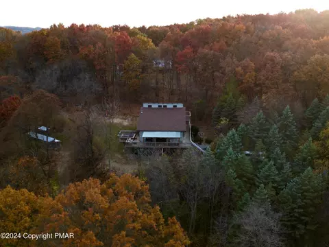 8611 Laurel Ln, Slatington, PA 18080