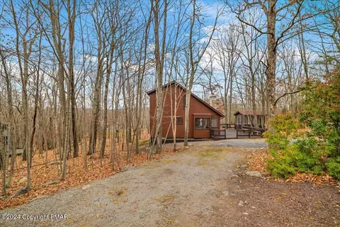 1551 Oak Ln, Bushkill, PA 18324