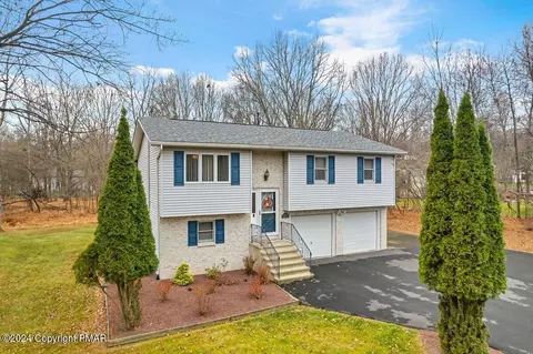 579 Adie Dr, Effort, PA 18330