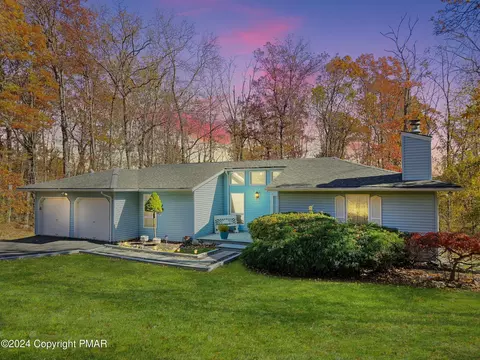 97 Hillside Ct, Mount Bethel, PA 18343