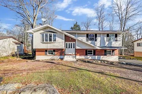 2123 Freedom Way, Pocono Summit, PA 18346