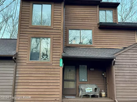 302 Keswick Ave, Bushkill, PA 18324
