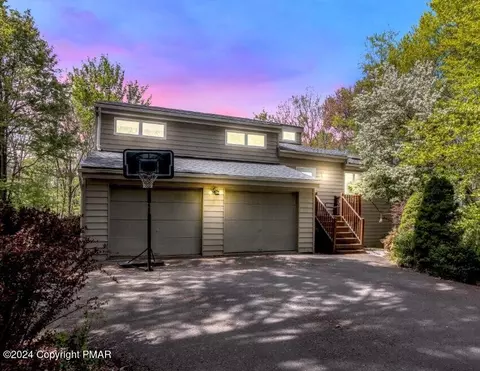 88 Mountainside Dr, Gouldsboro, PA 18424