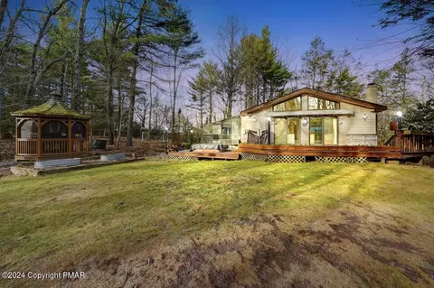 2217 Pine Tree Rd, Canadensis, PA 18325