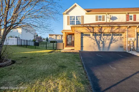 671 Buckingham Dr, Northampton, PA 18067