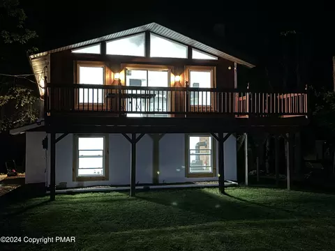 9529 Jasmine Dr, Tobyhanna, PA 18466