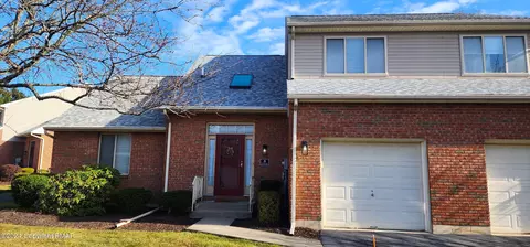 8 Winfield Ct, Easton, PA 18045