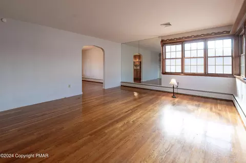 155 Alpha Ave, Wind Gap, PA 18091 photo 9