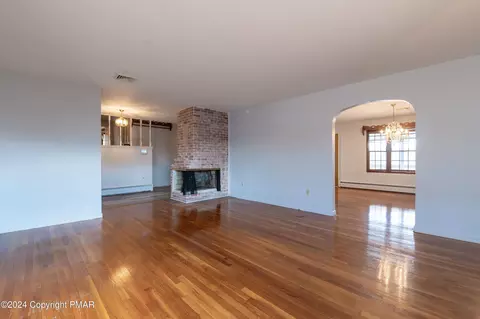 155 Alpha Ave, Wind Gap, PA 18091 photo 8