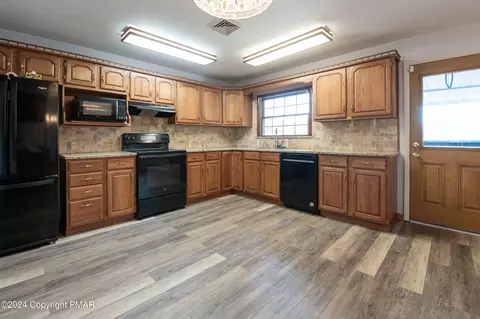 155 Alpha Ave, Wind Gap, PA 18091 photo 14