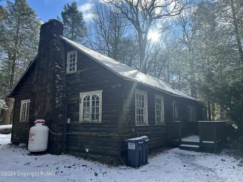 213 Hellers Ln, Long Pond, PA 18334