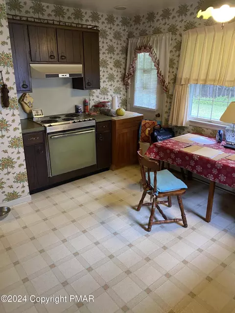 1067 Cottontail Rd, Long Pond, PA 18334