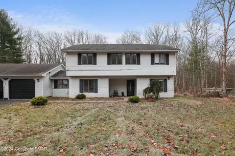 17 Beechwood Ln, East Stroudsburg, PA 18301