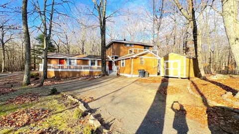 1076 Alpine Dr, East Stroudsburg, PA 18302