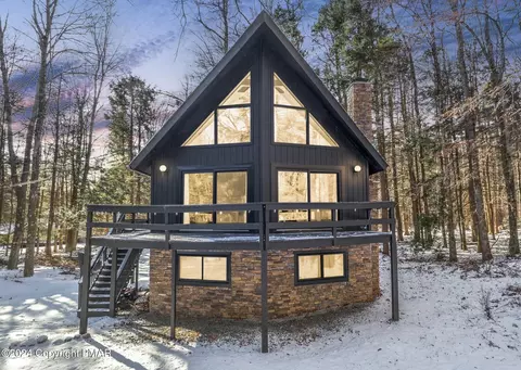 411 King Arthur Rd, Pocono Lake, PA 18347