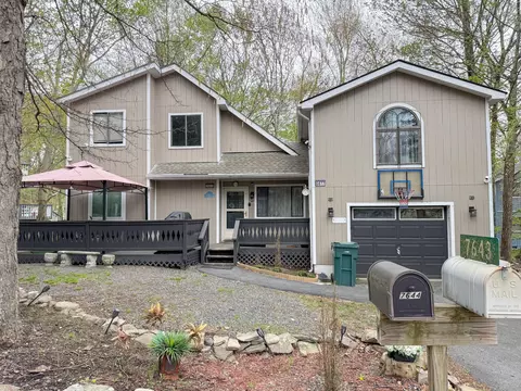 7643 Rainbow Dr, Tobyhanna, PA 18466